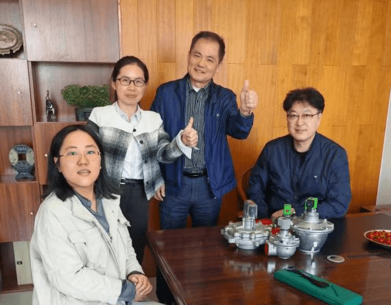 Klien OEM Katup sing sukses karo klien Kidul Kidul