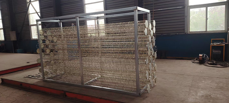 Mesin lintang Qingdao dikirim Filter Caging Tas Constri menyang Mauritania Customer