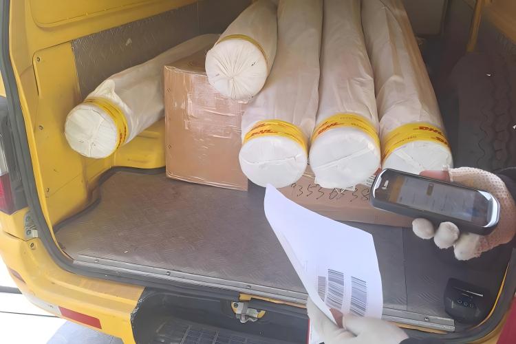 Kasil Pangiriman Kain Filter Anti-Statis Kelas Tinggi menyang Klien Bulgaria